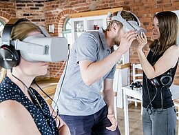 Foto: Personen schauen durch VR-Brillen © David Marschalsky | WFBB